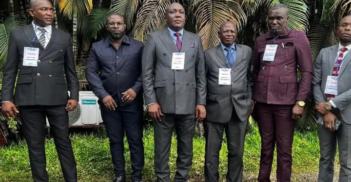 LUTTE:Eric Kinzambi réélu à la tête de la FECOLUTTA