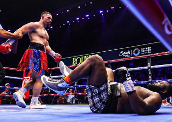 Boxe:BAKOLE battu par PARKER