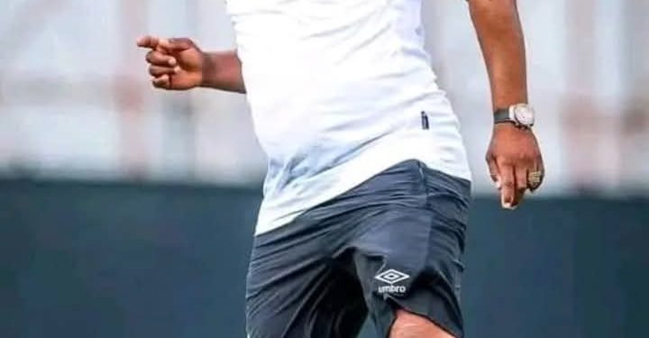 Vie dans nos clubs:Un ancien léopard de la RDC pressenti comme nouvel entraîneur de l’US TSHINKUNKU