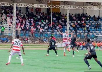 Illicocash Ligue 1/Groupe A:SIMBA de DAUDA LUPEMBE enchaîne devant TSHINKUNKU de LOFO BONGELI.