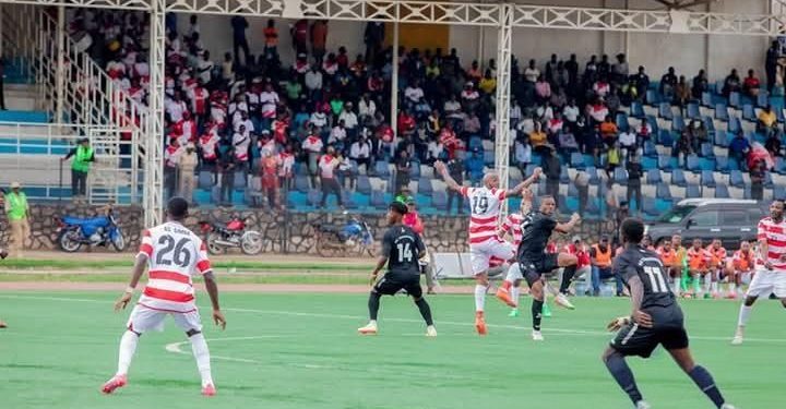 Illicocash Ligue 1/Groupe A:SIMBA de DAUDA LUPEMBE enchaîne devant TSHINKUNKU de LOFO BONGELI.