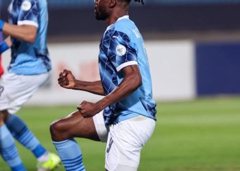 CAF Champions League 2024-2025:Fiston mayele envoi Pyramids FC en finale après un duel spectaculaire contre Orlando Pirates.