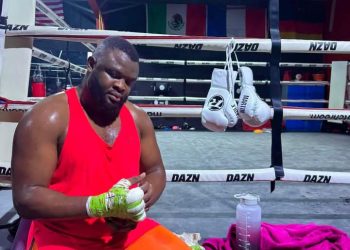 Boxe:Martin Bakole fait son retour dans le Top 10 mondial des poids lourds avant son combat contre Efe ajagba.