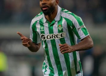 Uefa conference League 2024-2025: Cédric Bakambu et Réal Betis à 90 minute d&rsquo;un exploit.