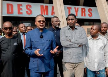 Infrastructures:Didier Budimbu fait une visite surprise au stade des martyrs.