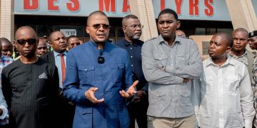 Infrastructures:Didier Budimbu fait une visite surprise au stade des martyrs.
