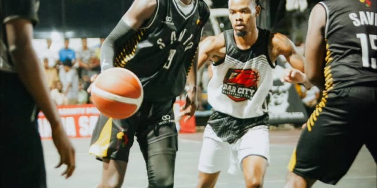 Basketball:Le jeune prodige de Goma, Moïse Bukengu , brille en Tanzanie avec Savio basketball club.