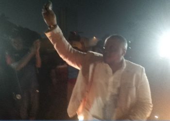 Karaté:En offrant au médaillé d’or Kaniki Nathan une voiture Suzuki Swit,Me Freddy L’A Kombo (Pdt de la Fékaco) fait la fierté de Libinza et des ressortissants du Grand Equateur.