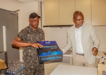 Volley-ball:Christian Matata, président de la Févoco remet un lot des matériels à la DIRCOM de la Févoco