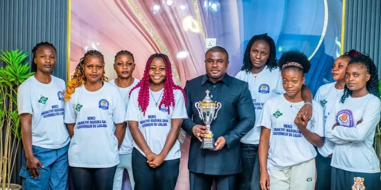 Coupe du Congo de basketball m:BBC ÉLITE et le BC Virunga présentent leurs trophées au bureau de liaison du Lualaba à Lubumbashi.