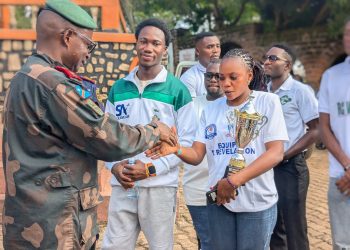 Coupe du Congo de basketball 2025 :Les équipes du Nord-Kivu présentent leurs trophées au gouverneur militaire Kakule Somo Evariste.