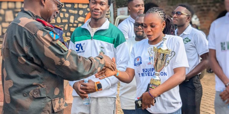 Coupe du Congo de basketball 2025 :Les équipes du Nord-Kivu présentent leurs trophées au gouverneur militaire Kakule Somo Evariste.