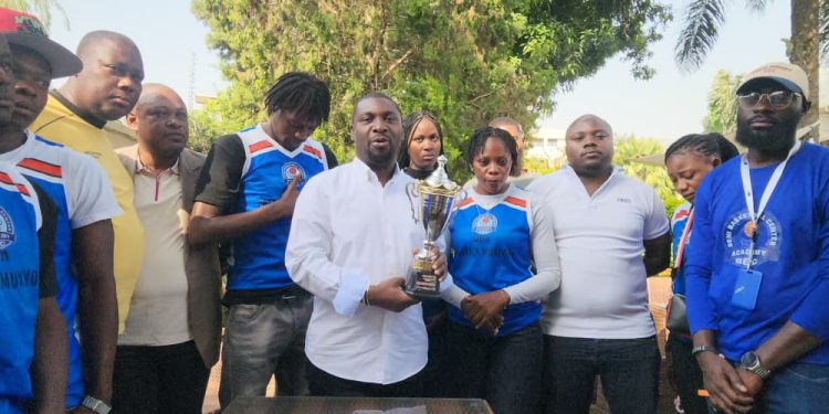 Beni Basketball :BBC élite honore l’Honorable Patrick Munyomo pour son soutien décisif en Coupe du Congo.