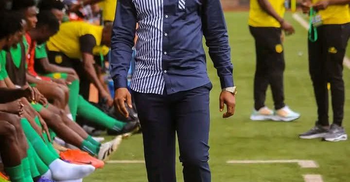 Vie Dans nos clubs : AS Maniema Union tourne la page Papy Kimoto après une élimination frustrante.