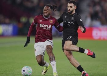 Premier League anglais 2025-2026:WEST HAM UNITED FC d&rsquo;Aaron Wan BISSAKA quitte provisoirement la zone de relégation.