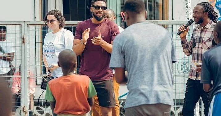 Goma Basketball :Jospin Basima dote aux clubs et académies de basketball en ballons