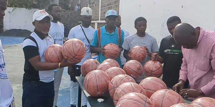 Goma Basketball:La distribution des ballons par Jospin Basima et la Fondation Jeannot basima désormais effective.
